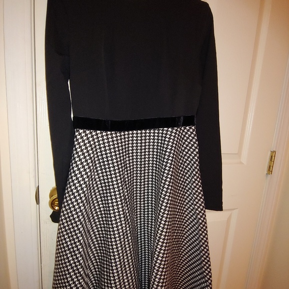 Black and White Modest Dress - Picture 3 of 6